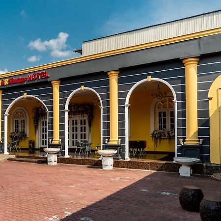 Oyo 1228 R & R Motel Johor Bahru Eksteriør bilde