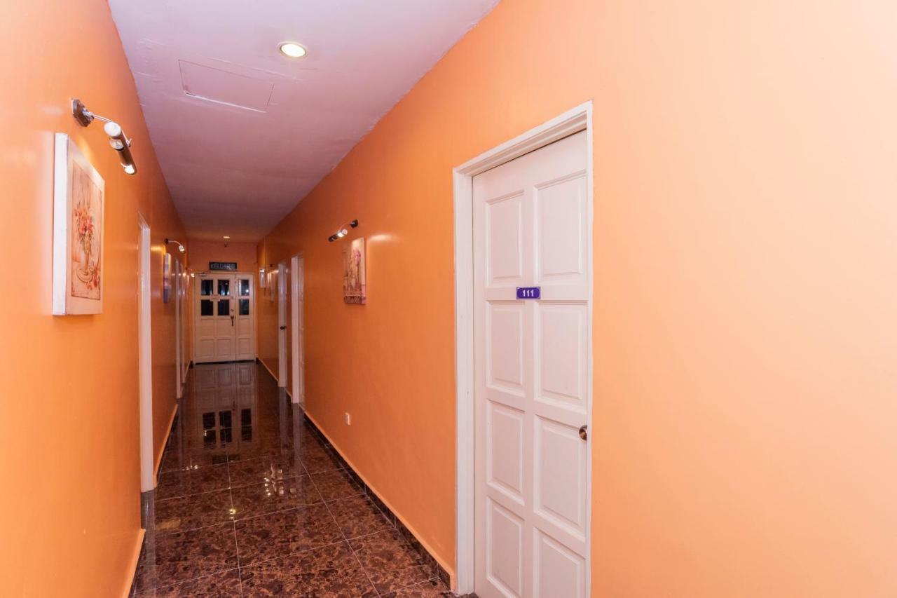 Oyo 1228 R & R Motel Johor Bahru Eksteriør bilde